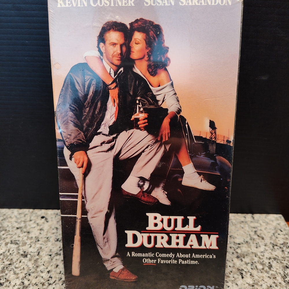 Bull Durham starring Actor Kevin Costner & Actress Susan Sarandon VHS Movie. New